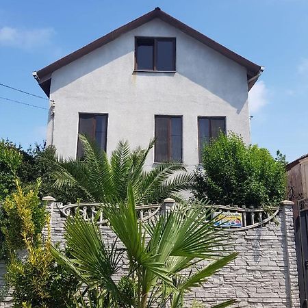 Apartmán Гостевой Дом Поти Exteriér fotografie