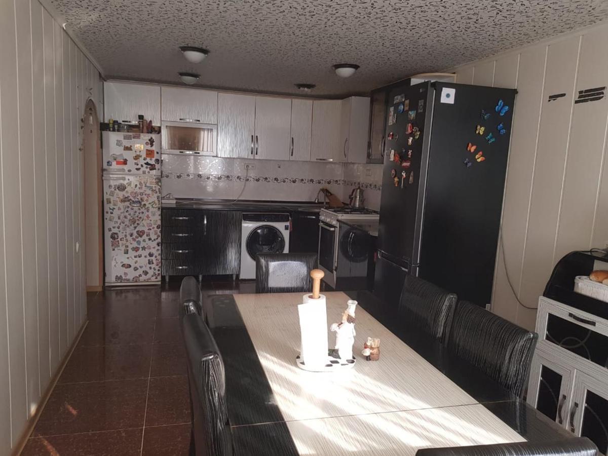 Apartmán Гостевой Дом Поти Exteriér fotografie